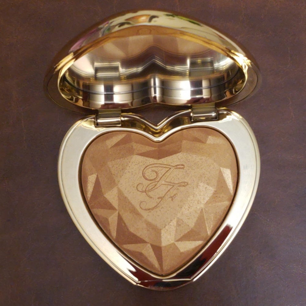 TOO FACED HIGHLIGHTER
